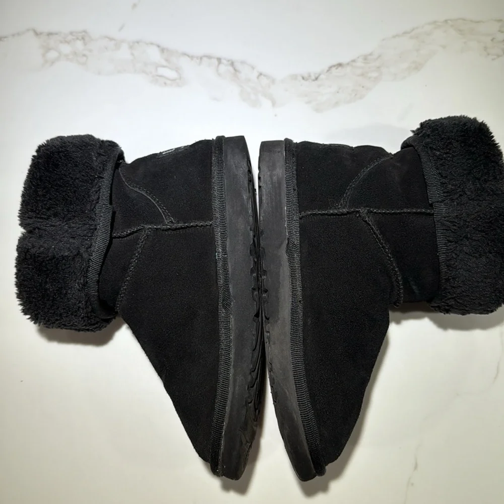🥳🥳UGG Classic Short Boot, Authentic, Leather & Genuine Sheepskin, Size W5